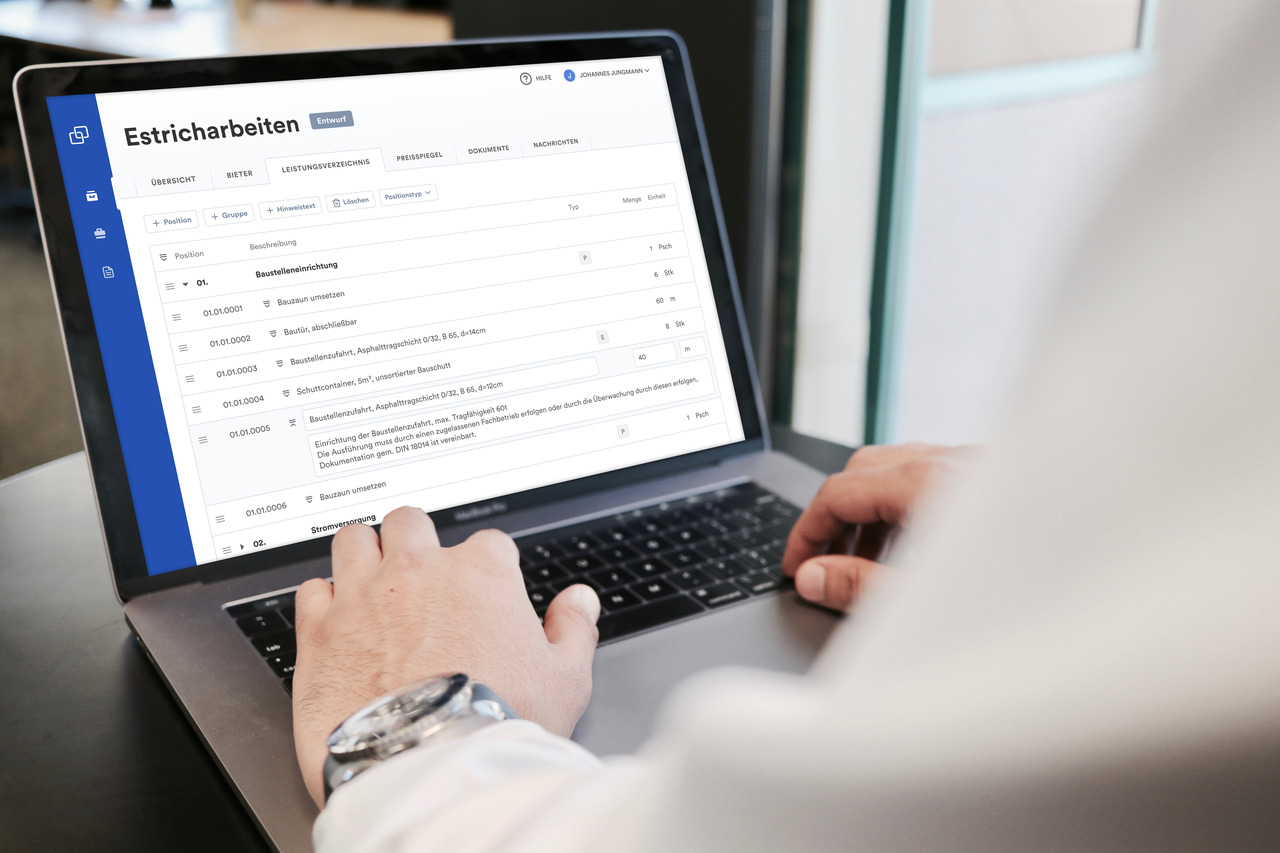 Mann verwendet die Cosuno Software, die kompatibel mit allen gängigen AVA Tools ist
