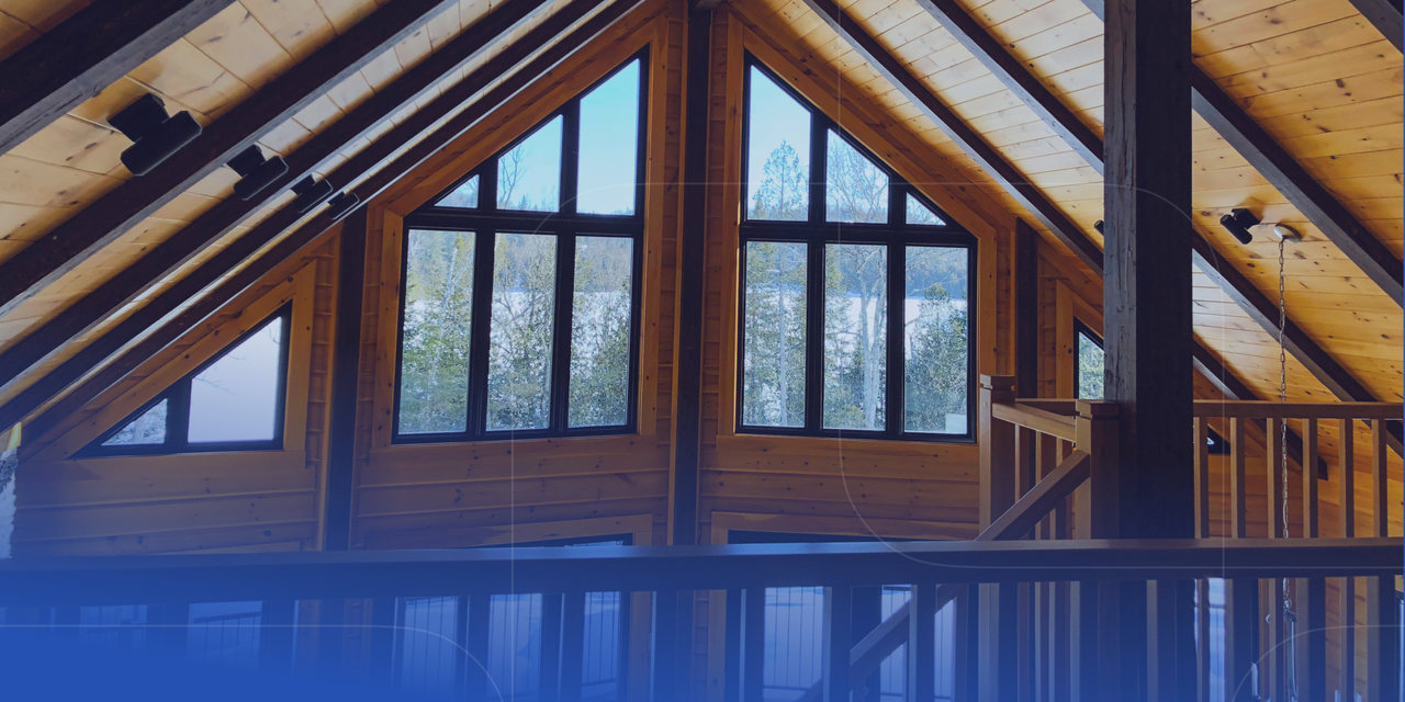 Dachgiebel und Fenster aus Holz